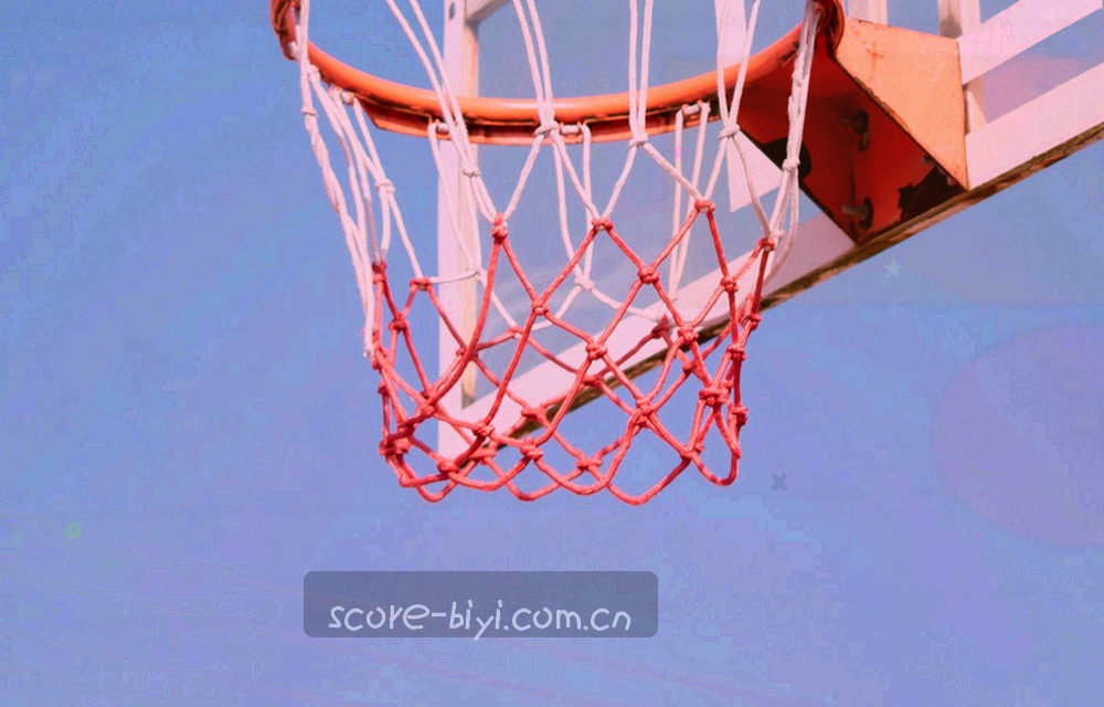 抽象战术示意图，用细线与圆点表示防线与越位线的空间关系，不含队徽与球衣